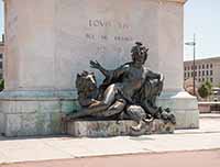 Socle de la Statue de Louis XIV - "La Saône"(les frères Coustou 1720) (démontée en 2021) Place Bellecour Lyon 2ème